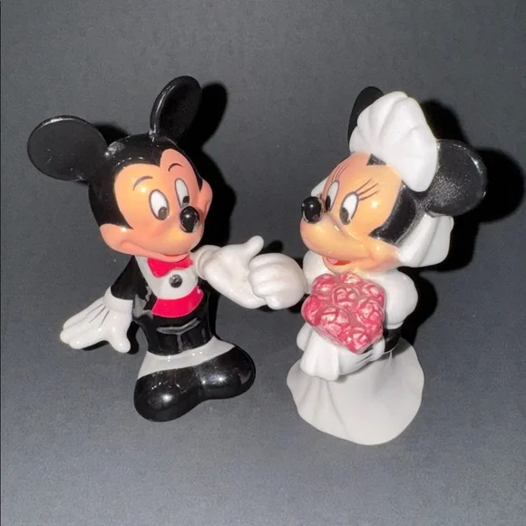 Disney Parks Wedding Mickey & Minnie Salt & Pepper Shakers - Picture 1 of 6